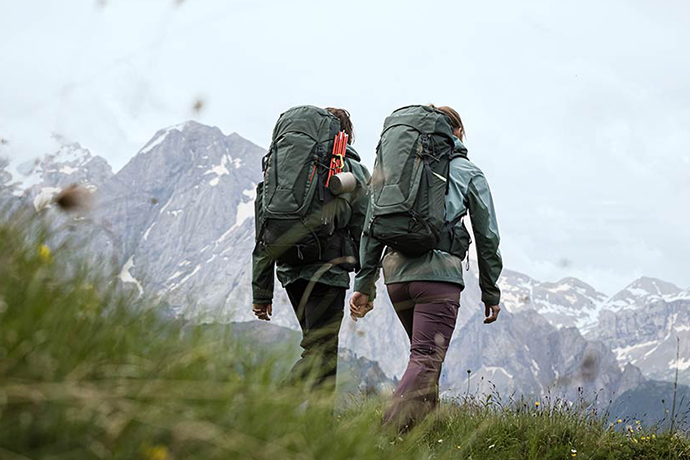 Wandern mit großem Rucksack Wandern mit großem Rucksack